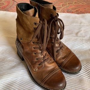 TAOS 'CRAVE' LEATHER BOOTS Size 7/7.5 (38)